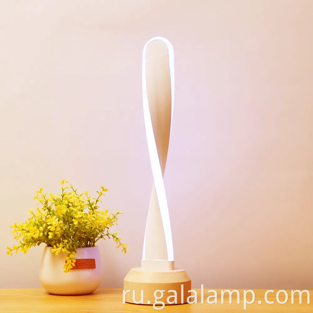 Интеллектуальная сплошная древесина, светодиодный ночной свет с уникальными функциями, USB -настольная лампа